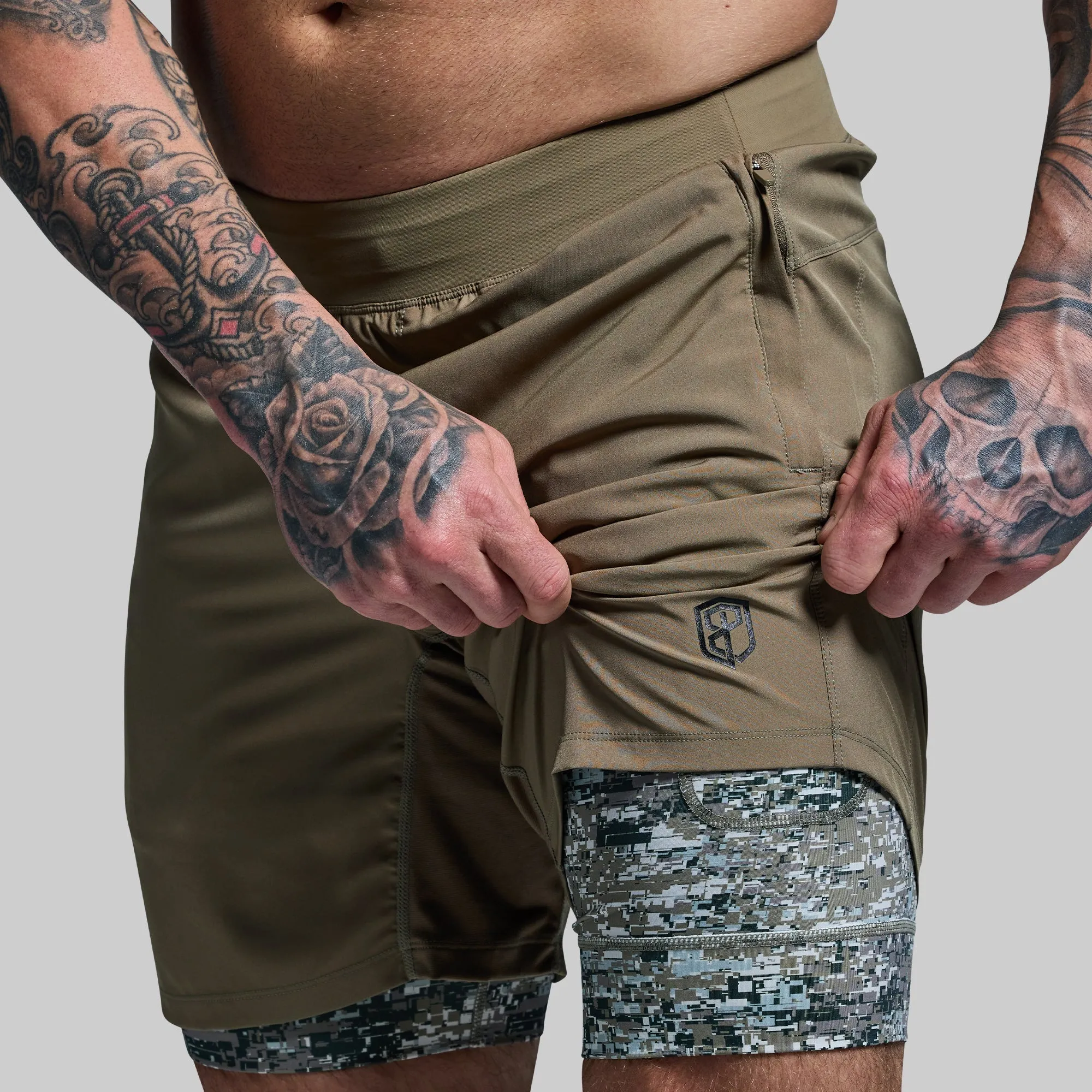 Versatile Short w/ Compression 7" (Digital Camo)